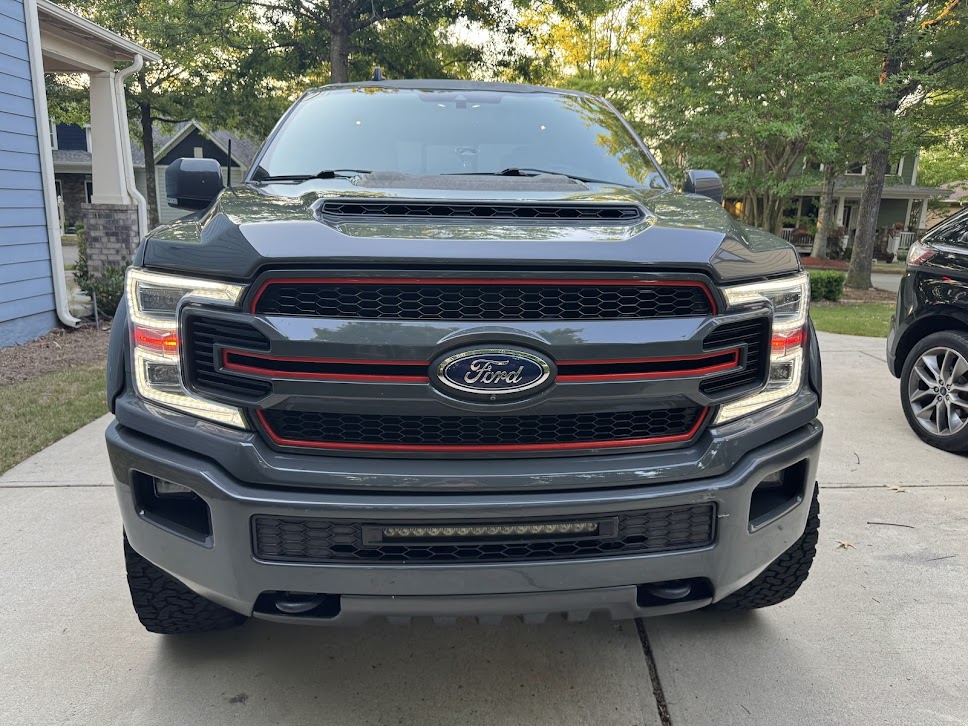 Used 2019 Ford F150 Lariat w/ Equipment Group 502A Luxury AWD/4WD image 4