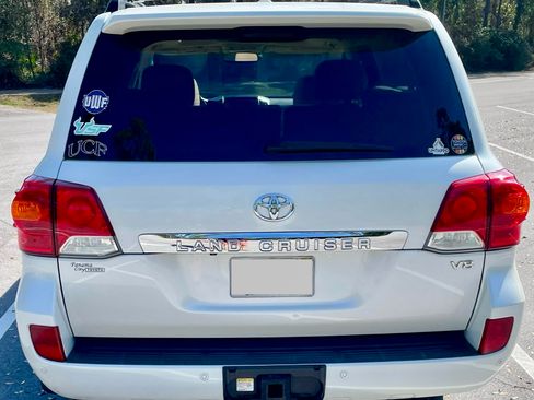 Used 2013 Toyota Land Cruiser image 8