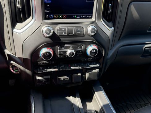 Used 2023 GMC Sierra 3500 Denali w/ Denali Ultimate Package AWD/4WD image 14