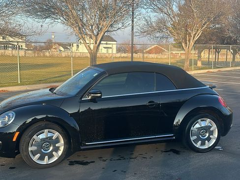 Used 2015 Volkswagen Beetle 1.8T image 1