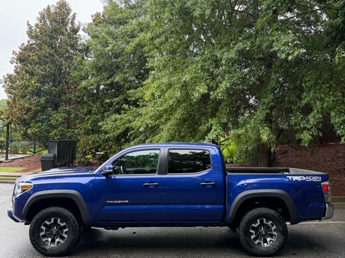 Used 2022 Toyota Tacoma TRD Off-Road AWD/4WD image 6