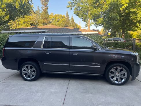 Used 2016 GMC Yukon XL Denali w/ Open Road Package AWD/4WD image 5