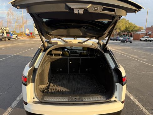 Used 2018 Land Rover Range Rover Velar R-Dynamic SE image 13