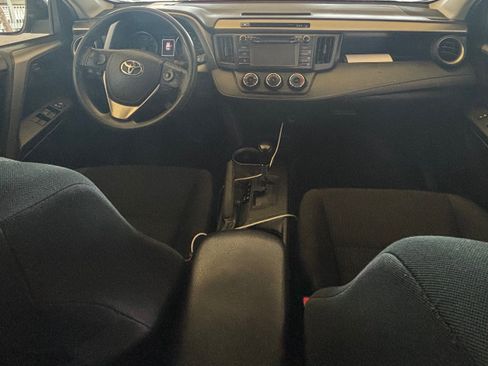 Used 2017 Toyota RAV4 LE FWD image 9