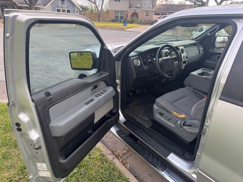 Used 2011 Ford F150 XLT w/ XLT Chrome Pkg image 16