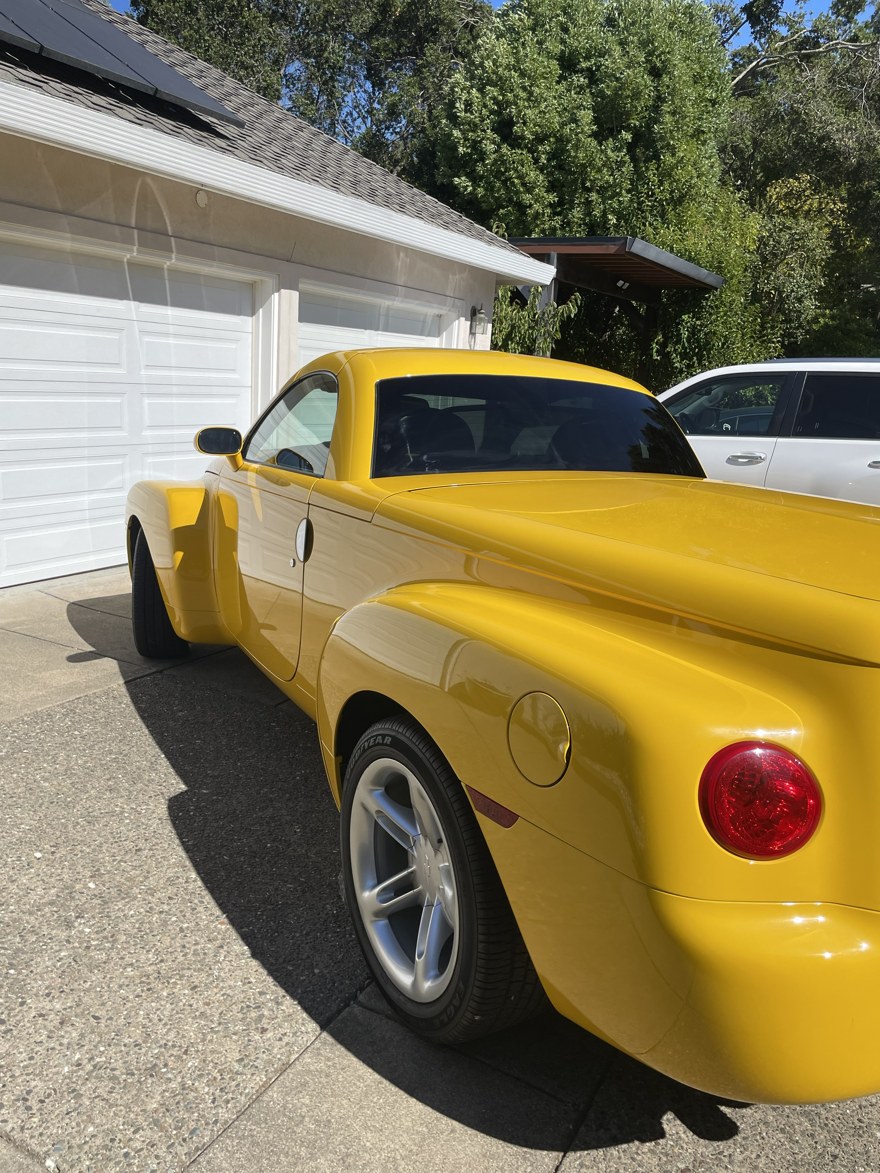 Used 2005 Chevrolet SSR w/ Preferred Equipment Group RWD image 24