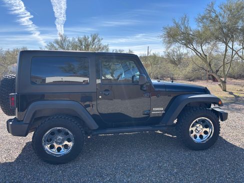 Used 2010 Jeep Wrangler Sport w/ Black Appearance Group image 8