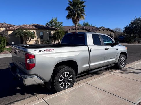 Used 2017 Toyota Tundra SR image 1
