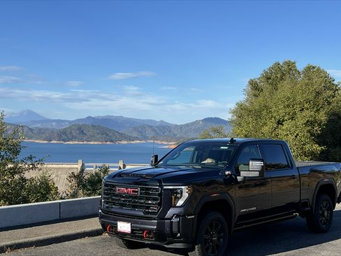 Used 2024 GMC Sierra 2500 AT4 w/ AT4 Premium Plus Package image 4