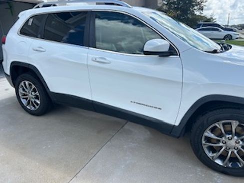 Used 2019 Jeep Cherokee Latitude Plus image 4