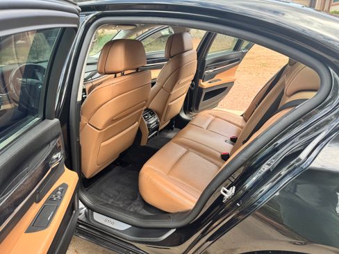Used 2011 BMW 750i xDrive AWD/4WD image 1
