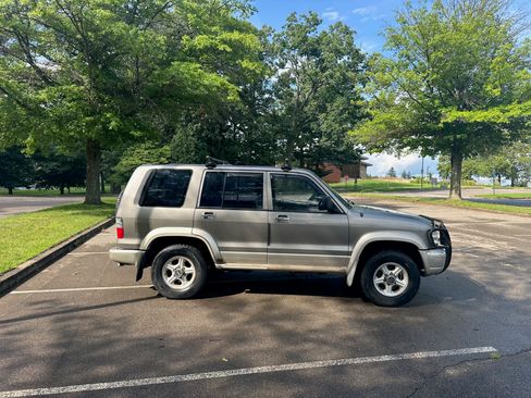 Used 2001 Isuzu Trooper S image 5