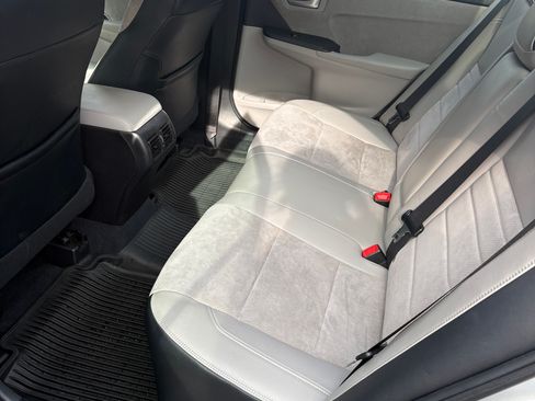 Used 2015 Toyota Camry XSE w/ Moonroof Package image 10