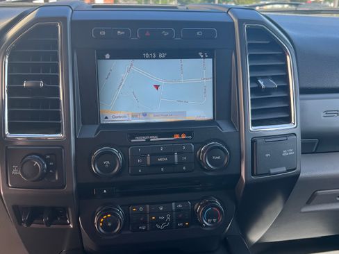 Used 2017 Ford F250 XLT w/ XLT Premium Package AWD/4WD image 14