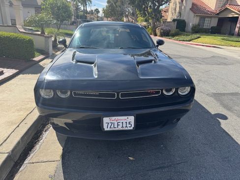 Used 2017 Dodge Challenger R/T image 2