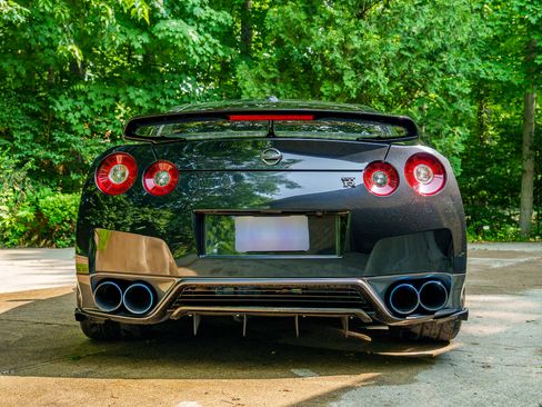Used 2013 Nissan GT-R Premium image 10
