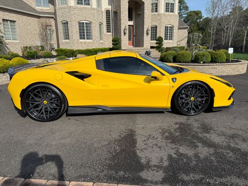 Used 2021 Ferrari F8 Tributo RWD image 23