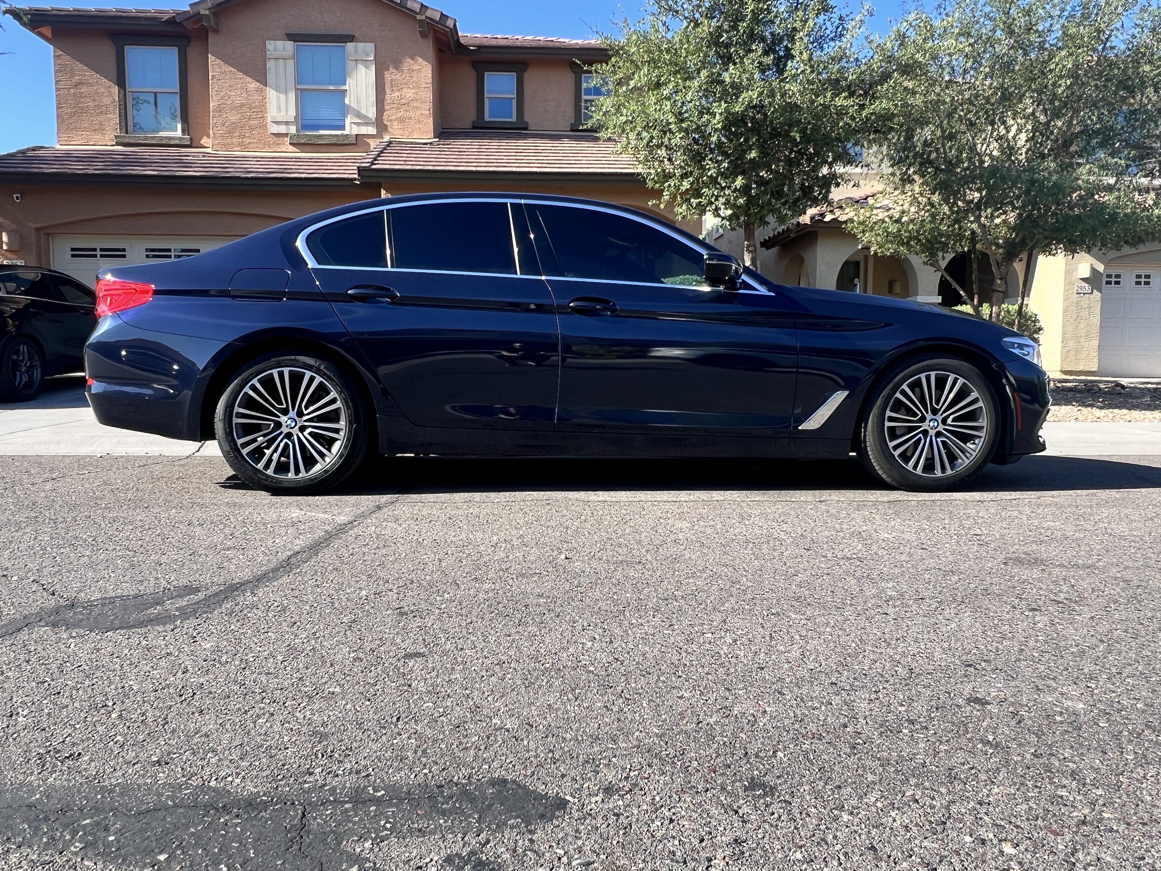 Used 2019 BMW 530i RWD image 2