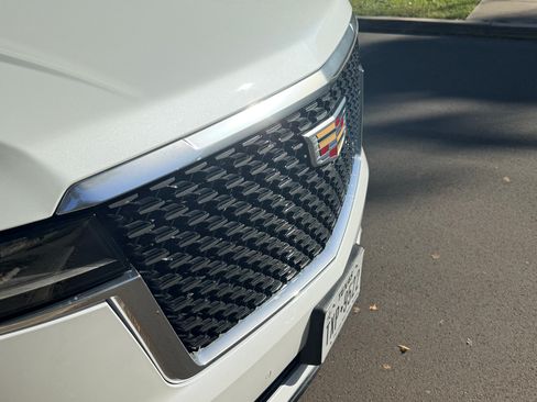 Used 2024 Cadillac Escalade Premium Luxury w/ Performance Package image 10