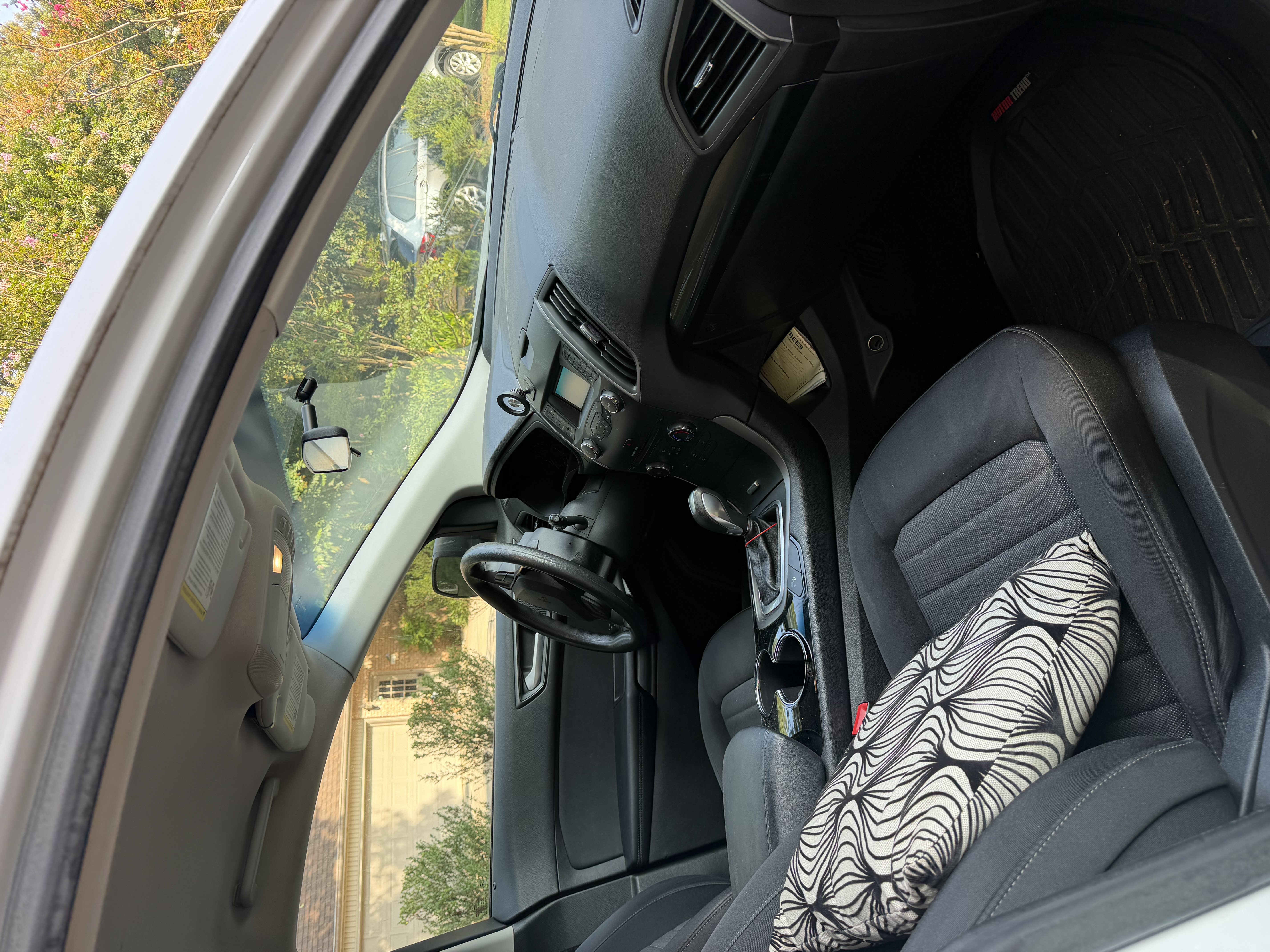 Used 2018 Ford Edge SE FWD image 5