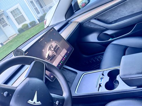 Used 2023 Tesla Model 3 Standard Range image 18