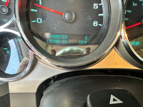 Used 2011 Chevrolet Silverado 1500 LT w/ Interior Plus Package AWD/4WD image 15