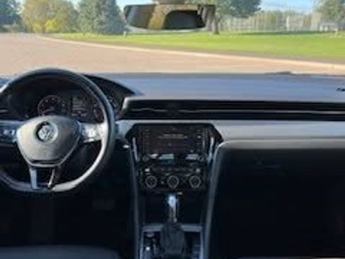 Used 2020 Volkswagen Passat 2.0T SE image 15