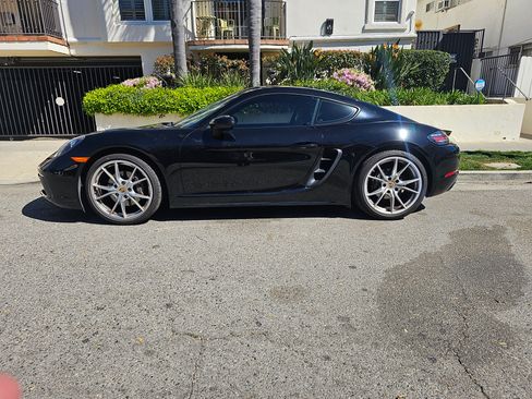 Used 2018 Porsche 718 Cayman Coupe 2D image 1