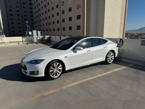 Used 2016 Tesla Model S P90D image 2