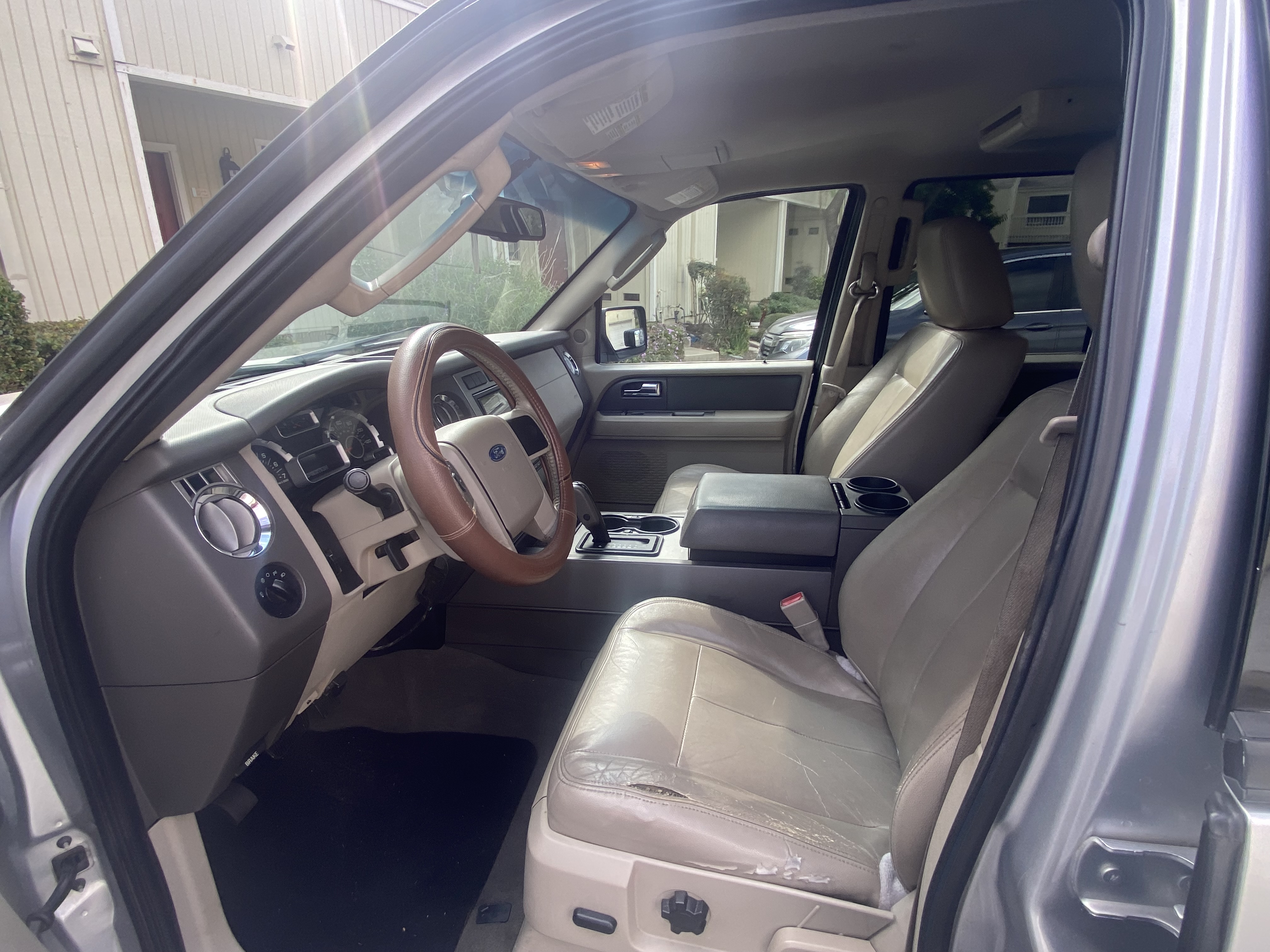Used 2010 Ford Expedition XLT AWD/4WD image 9