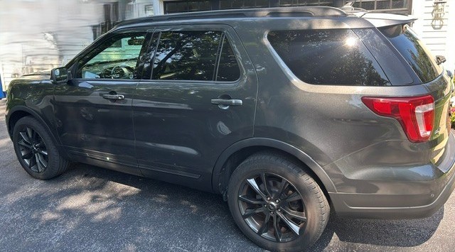 Used 2018 Ford Explorer XLT w/ Equipment Group 202A AWD/4WD image 1