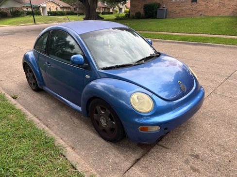 Used 1999 Volkswagen Beetle GLS FWD image 2