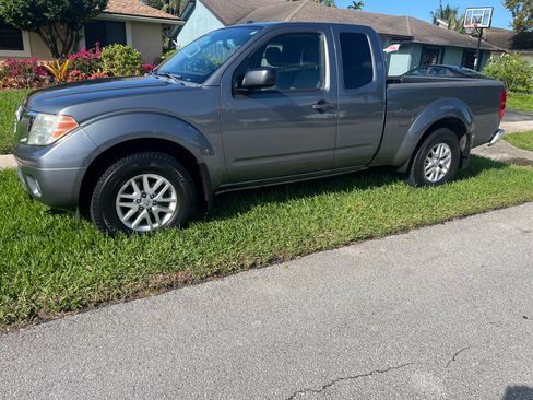 Used 2017 Nissan Frontier SV image 9