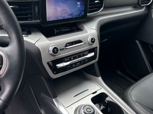 Used 2023 Ford Explorer XLT w/ Equipment Group 202A image 9