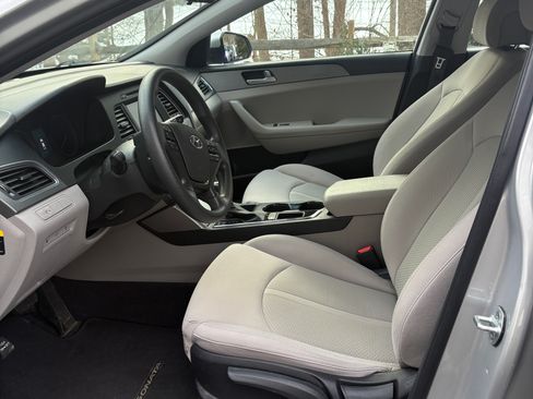 Used 2017 Hyundai Sonata ECO w/ Cargo Package image 5