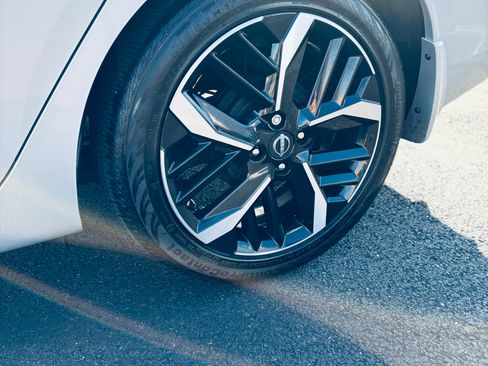 Used 2024 Nissan Versa SR w/ Trunk Package image 25