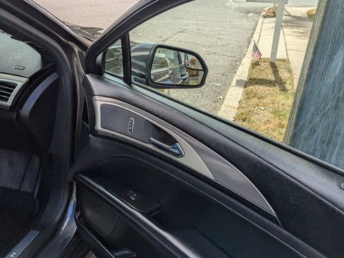 Used 2018 Lincoln MKZ Premiere image 2