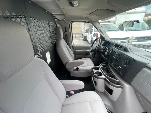 Used 2010 Ford E-250 and Econoline 250 image 8