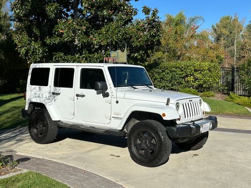 Used 2012 Jeep Wrangler Unlimited Sahara image 5