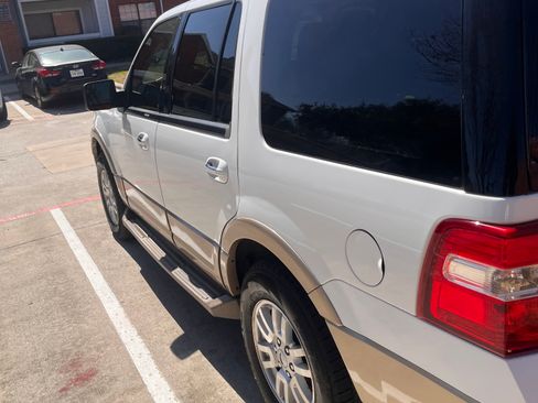 Used 2012 Ford Expedition XLT image 5