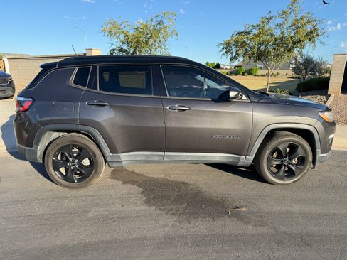 Used 2019 Jeep Compass Latitude image 10