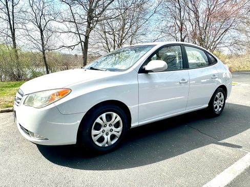 Used 2010 Hyundai Elantra GLS image 4