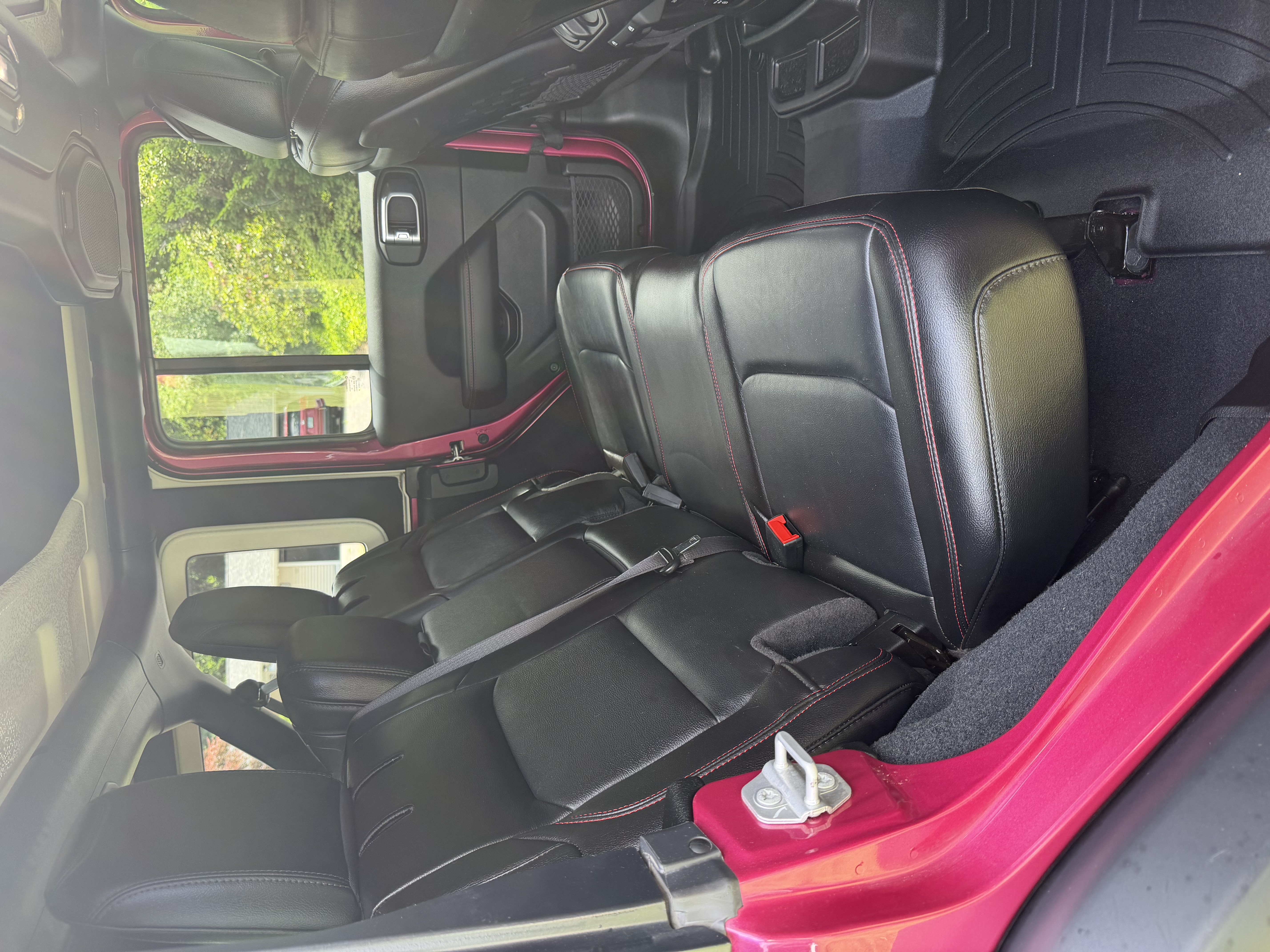 Used 2022 Jeep Wrangler Unlimited Rubicon w/ LED Lighting Group AWD/4WD image 9