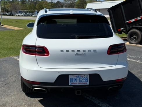 Used 2018 Porsche Macan Sport Edition AWD/4WD image 5