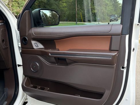Used 2023 Ford Expedition Max King Ranch RWD image 11