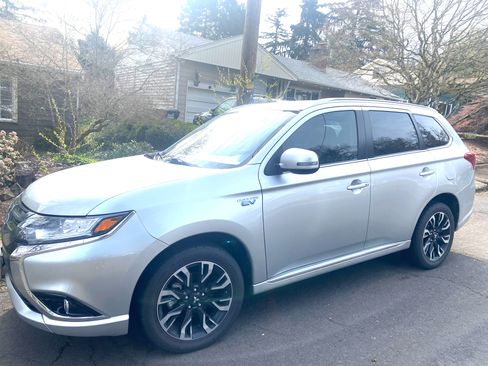 Used 2018 Mitsubishi Outlander SEL image 6