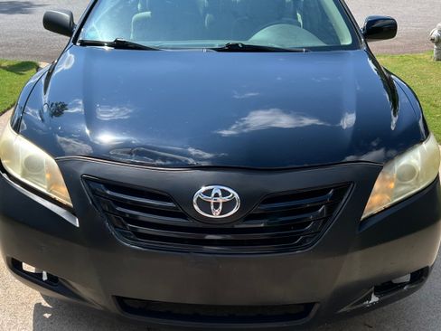 Used 2009 Toyota Camry LE FWD image 1