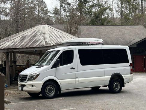 Used 2015 Mercedes-Benz Sprinter 2500 image 1