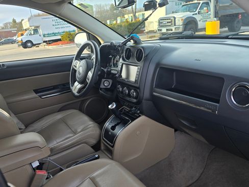 Used 2011 Jeep Compass Limited w/ Sun/Sound Group image 10