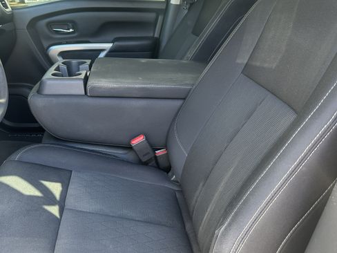Used 2019 Nissan Titan SV image 17